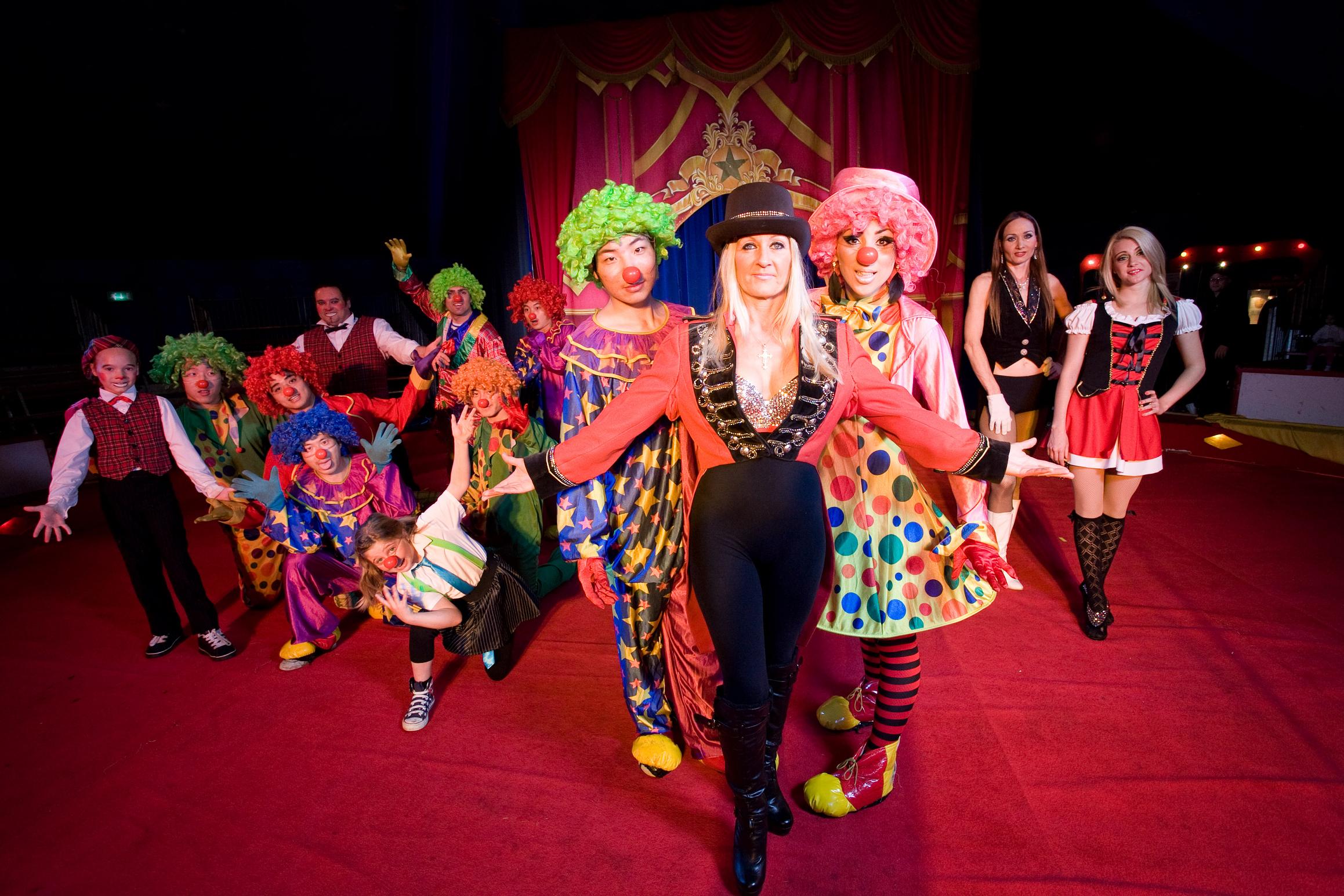 Winkel Voor Halloween-podiumkostuums 2 Winkel Voor Halloween-podiumkostuums -MASKERADE KLEDING Verkoop circus starr 2013 image